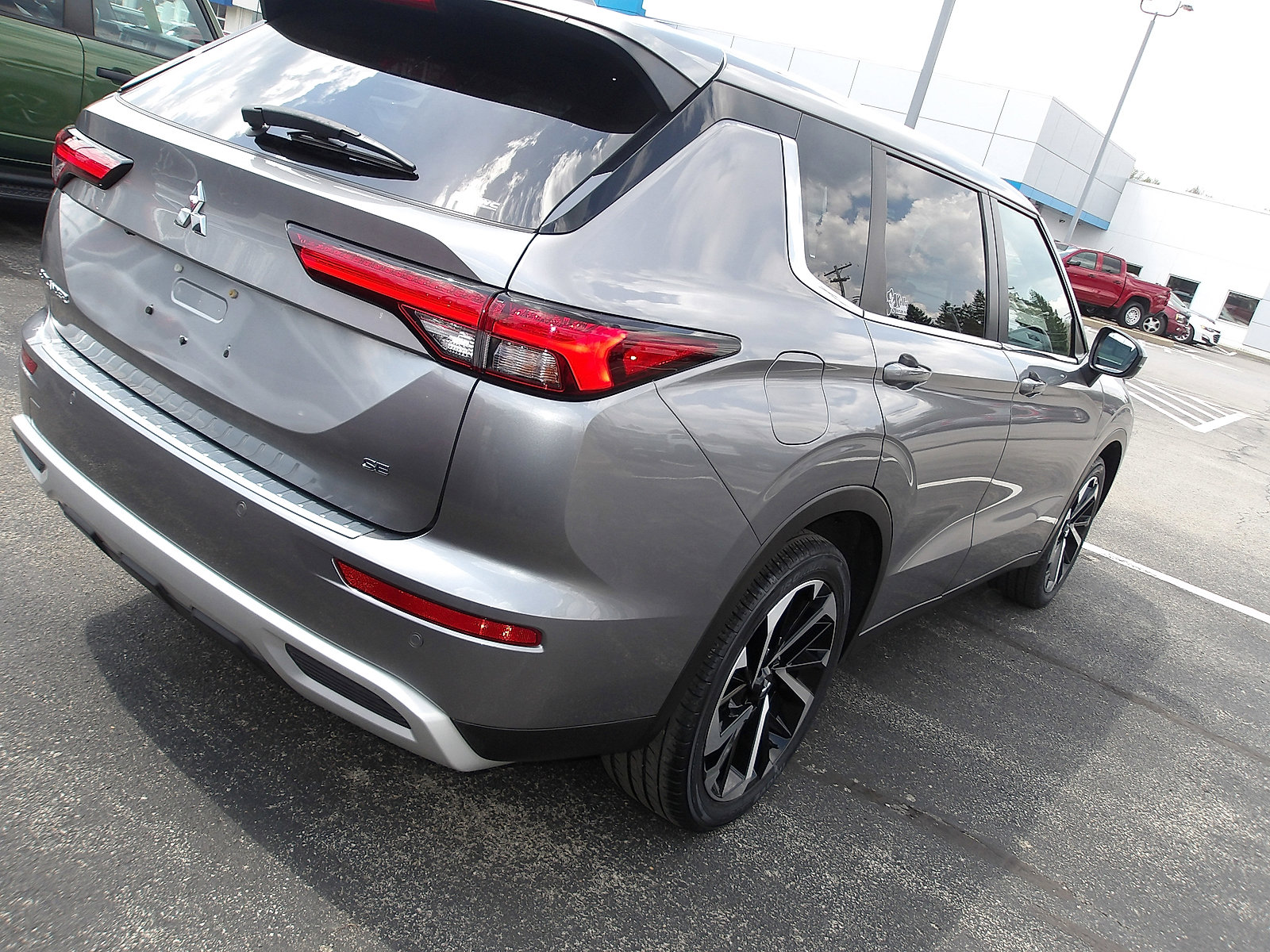 Used 2022 Mitsubishi Outlander SE AWD/4WD image 7