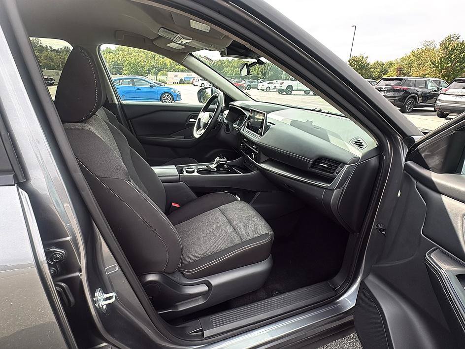 Certified 2025 Nissan Rogue SV AWD/4WD image 24