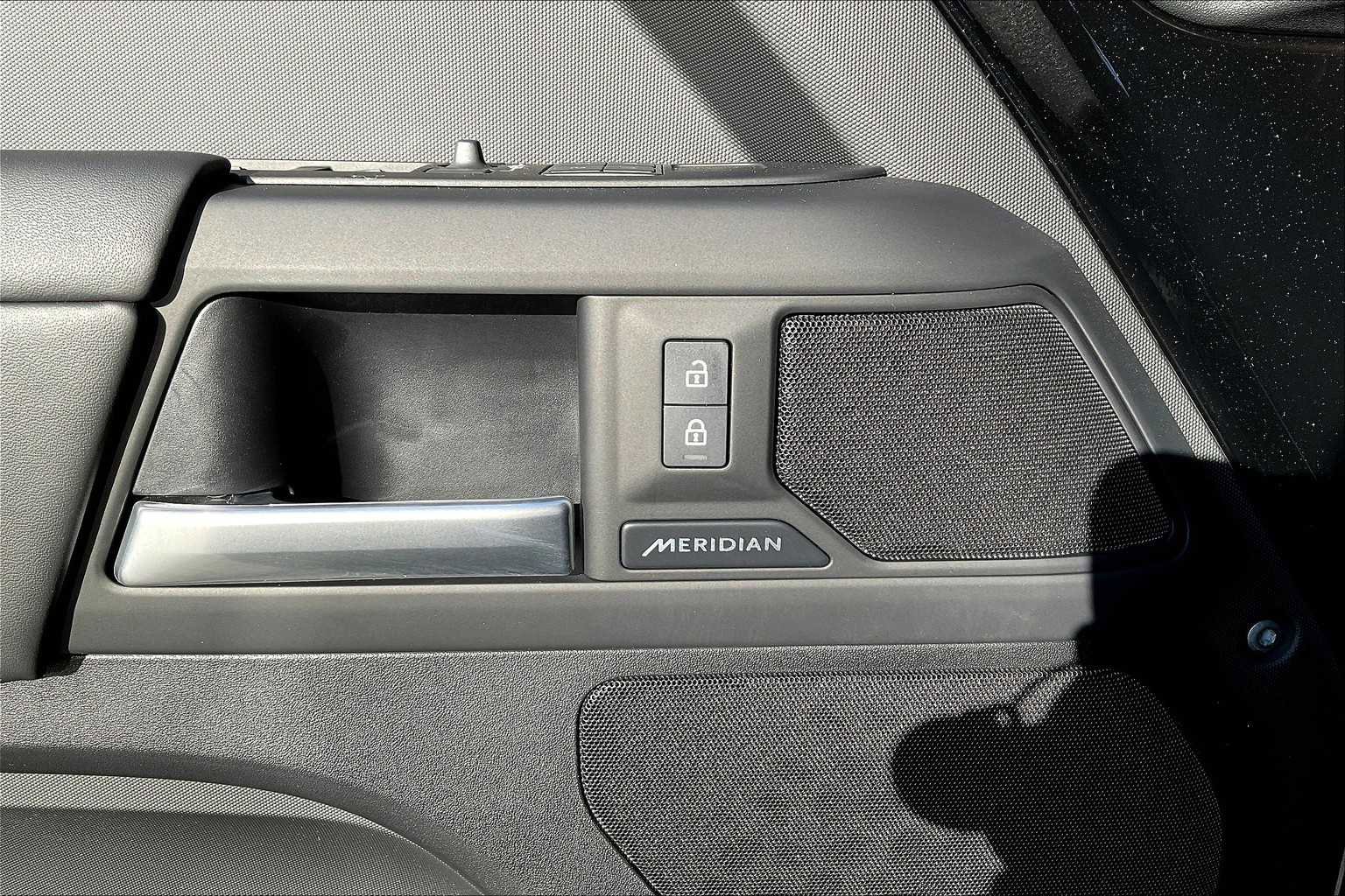 Used 2025 Land Rover Defender 130 S image 37