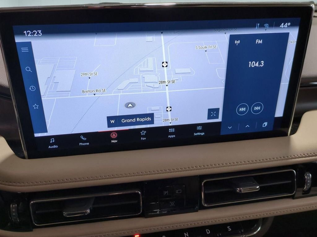 Certified 2023 Lincoln Nautilus Reserve image 25