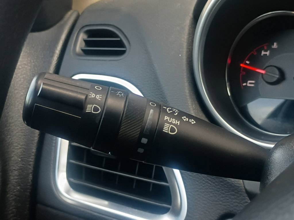 Used 2012 Dodge Avenger SE image 12