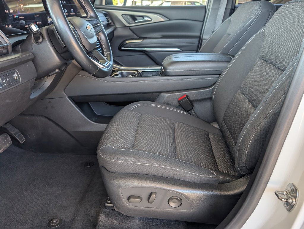 Used 2024 Chevrolet Traverse LT FWD image 15