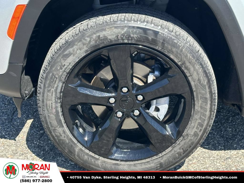Used 2023 Jeep Grand Cherokee Altitude AWD/4WD image 8