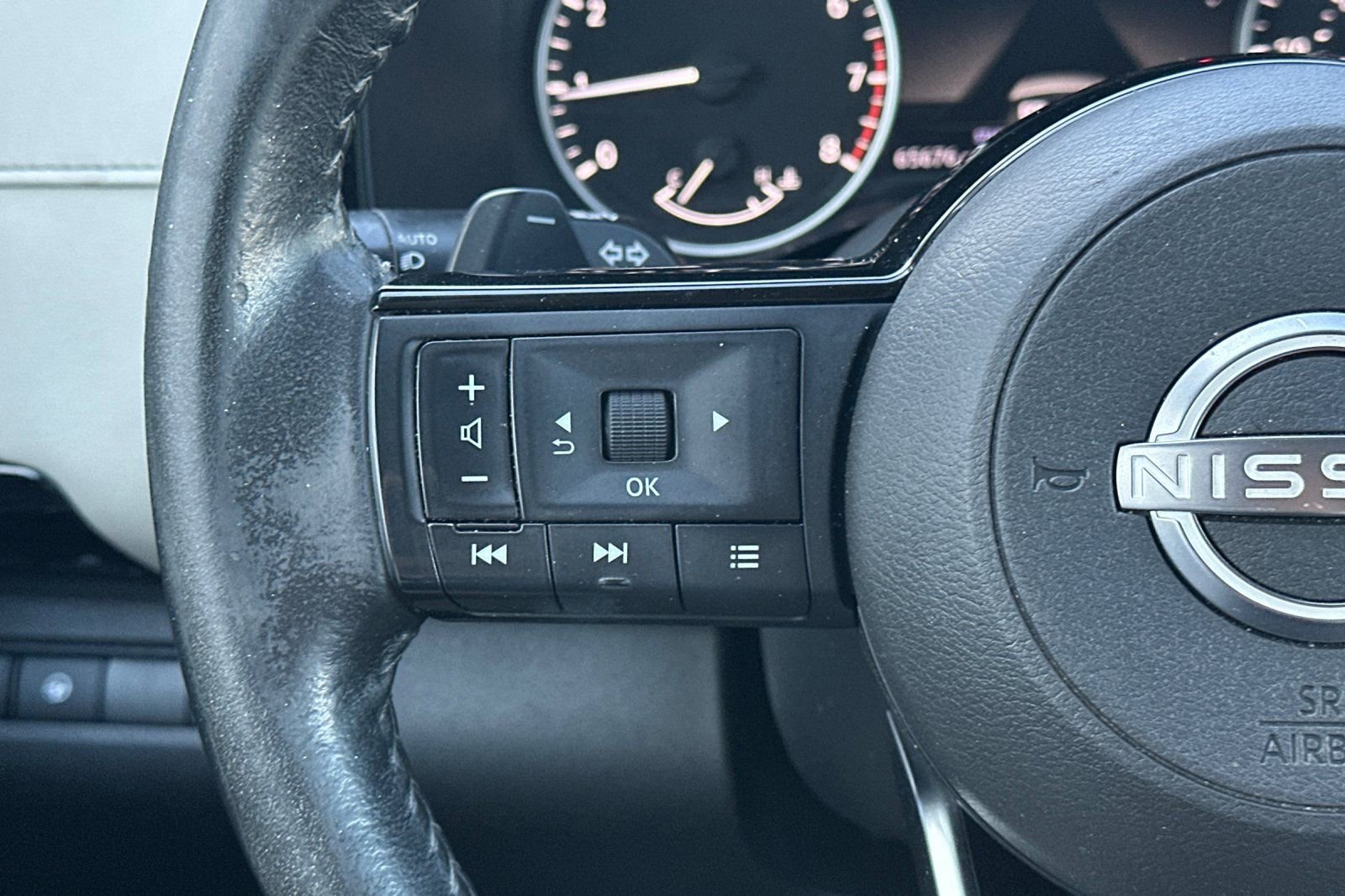 Used 2022 Nissan Pathfinder SV w/ SV Black Package image 32