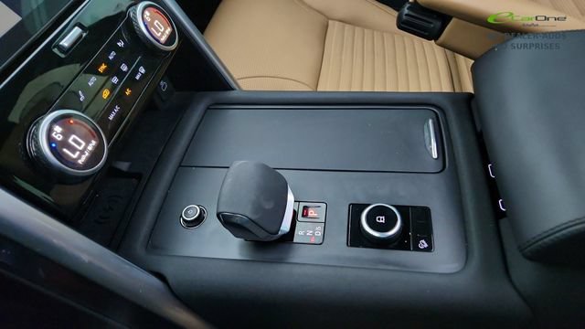 Used 2024 Land Rover Discovery Metropolitan Edition AWD/4WD image 64