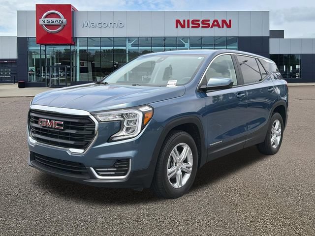 Used 2024 GMC Terrain SLE AWD/4WD image 3