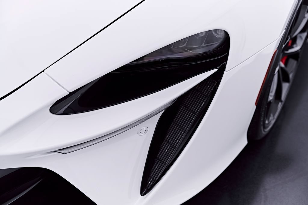 Used 2024 McLaren Artura RWD image 30