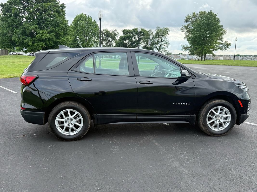 Used 2024 Chevrolet Equinox LS AWD/4WD image 4