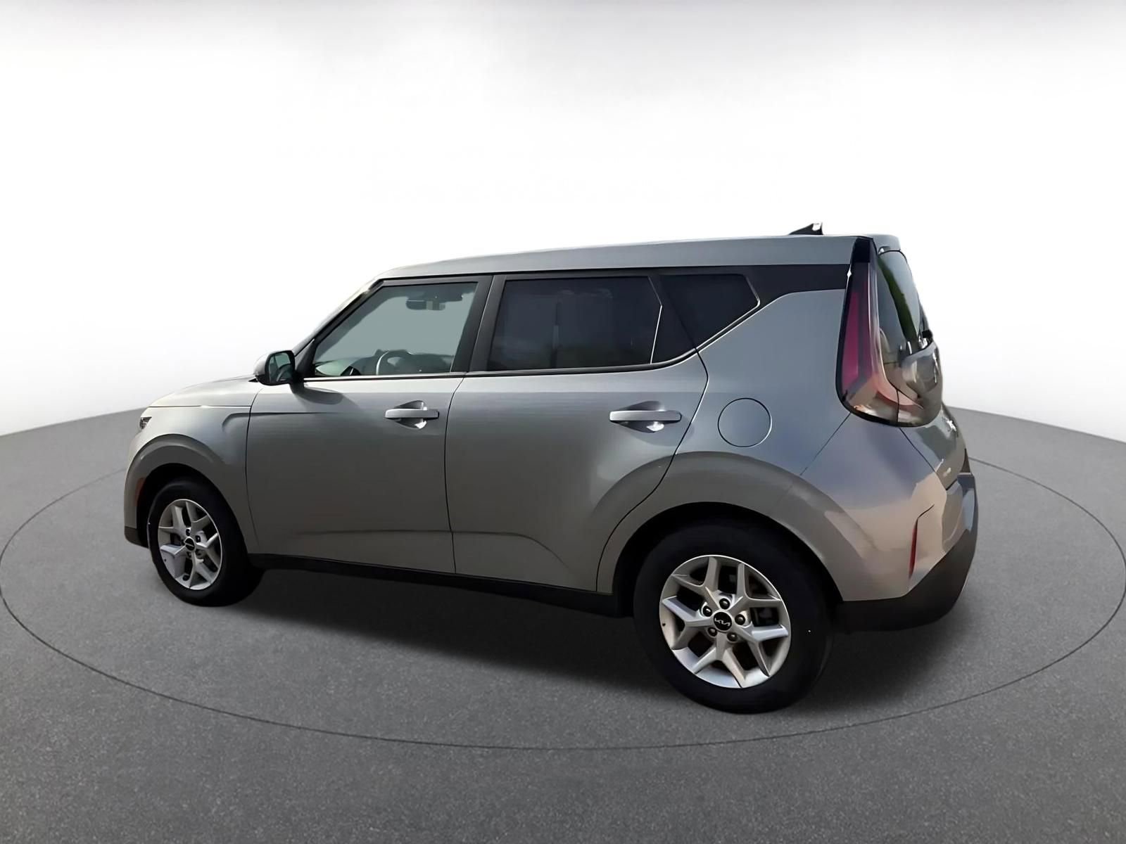 Used 2025 Kia Soul LX w/ LX Technology Package FWD image 10