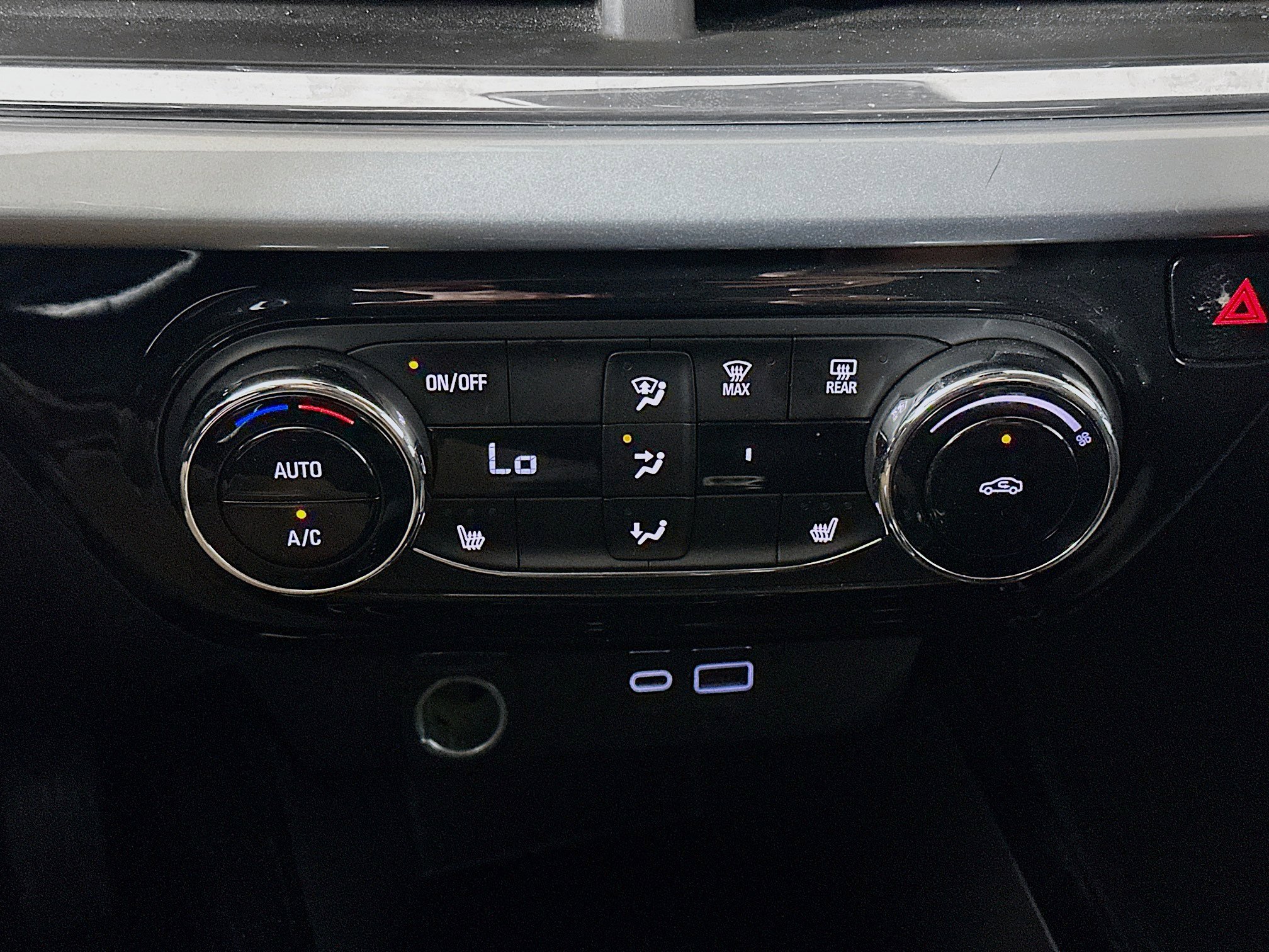 Used 2025 Chevrolet Trax LT w/ LT Convenience Package image 23