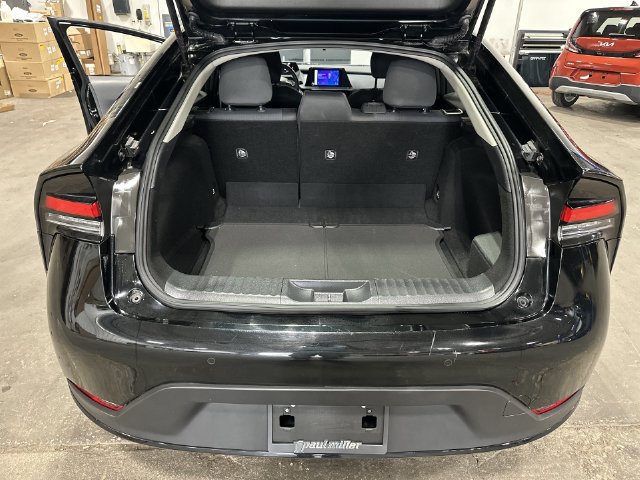 Used 2025 Toyota Prius LE FWD image 25