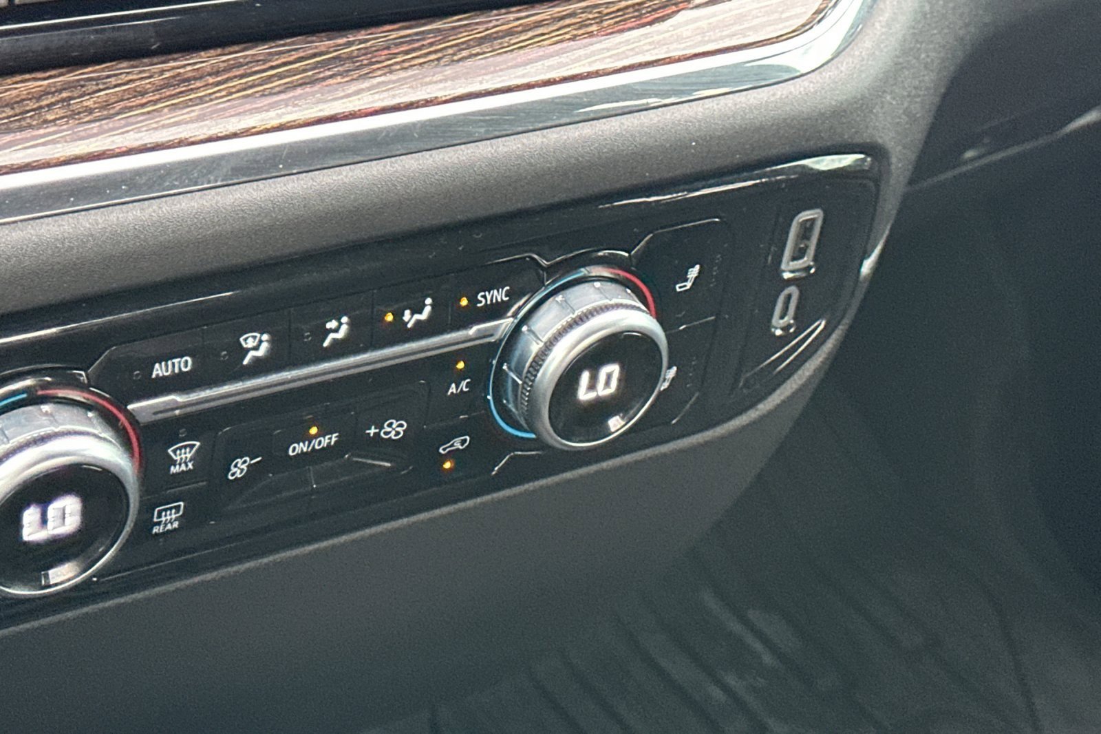 Used 2024 GMC Sierra 1500 Elevation w/ LPO, Elevation Black Package image 28