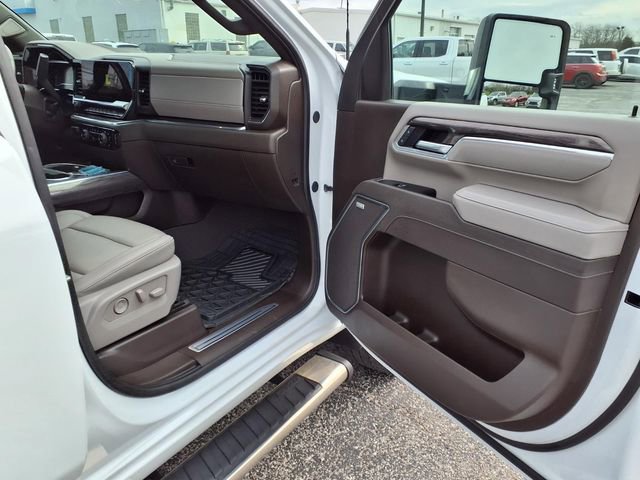 Used 2025 Chevrolet Silverado 3500 LTZ w/ LTZ Convenience Package image 75