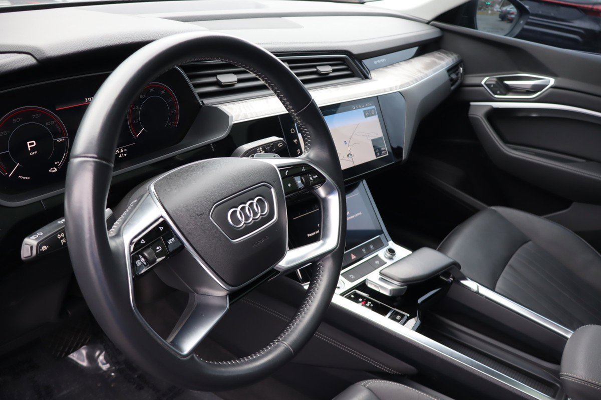 Used 2021 Audi e-tron Premium w/ Convenience Plus Package image 9