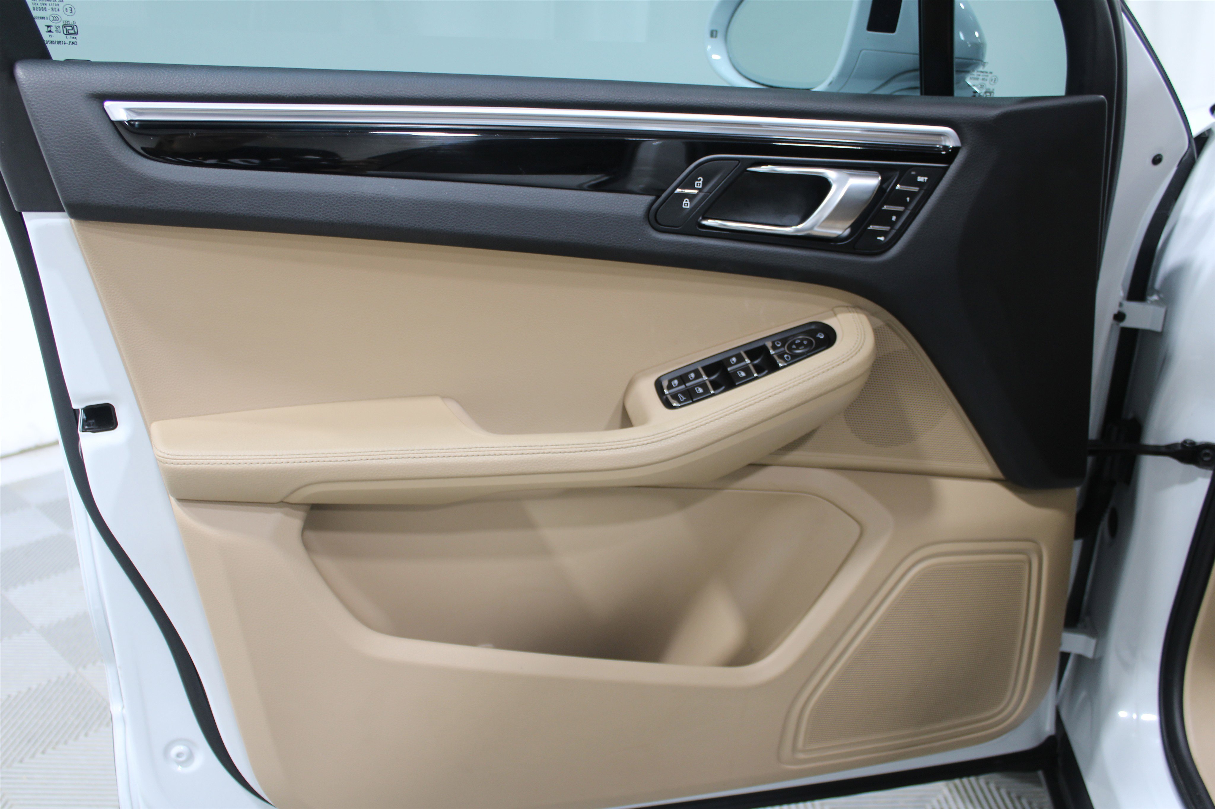 Used 2024 Porsche Macan Turbo image 6