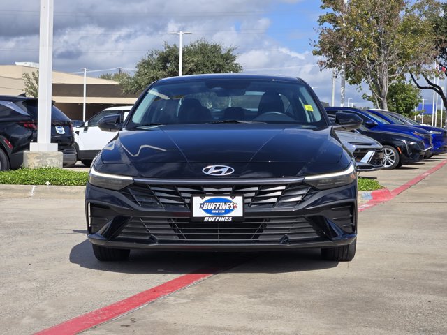 Certified 2025 Hyundai Elantra Hybrid FWD image 2