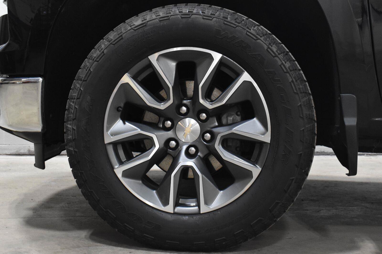 Used 2024 Chevrolet Silverado 1500 LT AWD/4WD image 29