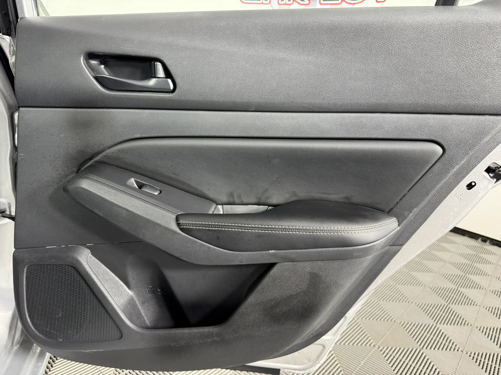 Used 2024 Nissan Altima 2.5 SV FWD image 41