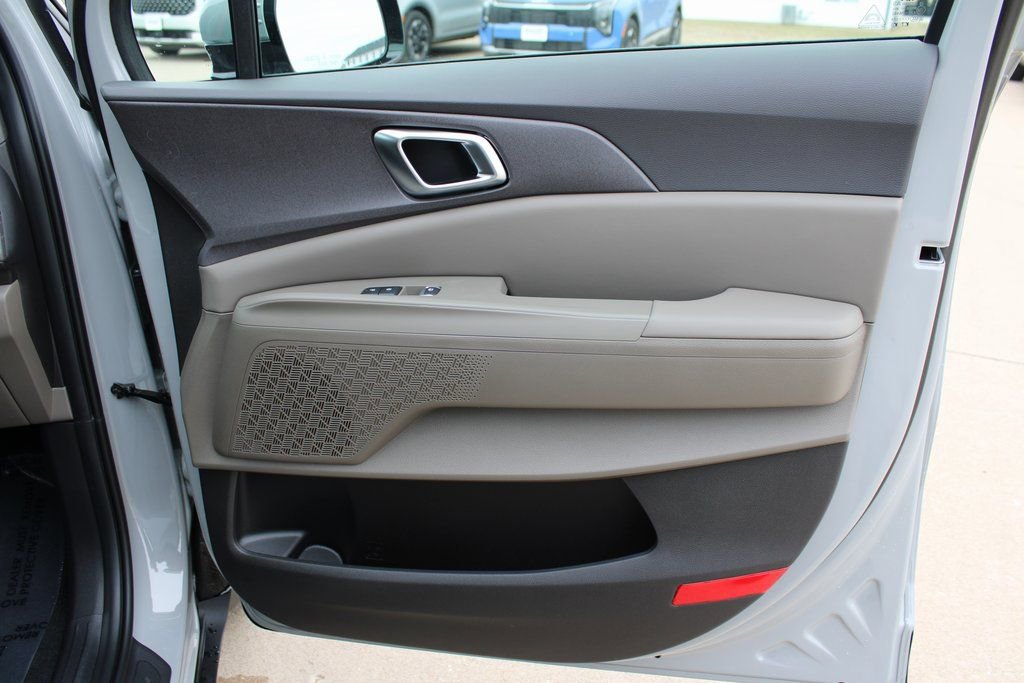 New 2026 Kia Carnival EX FWD image 39