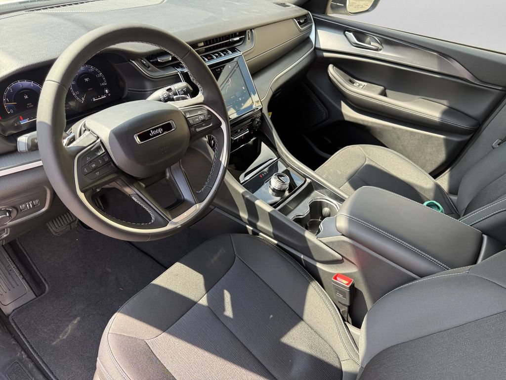 New 2026 Jeep Grand Cherokee Laredo AWD/4WD image 30