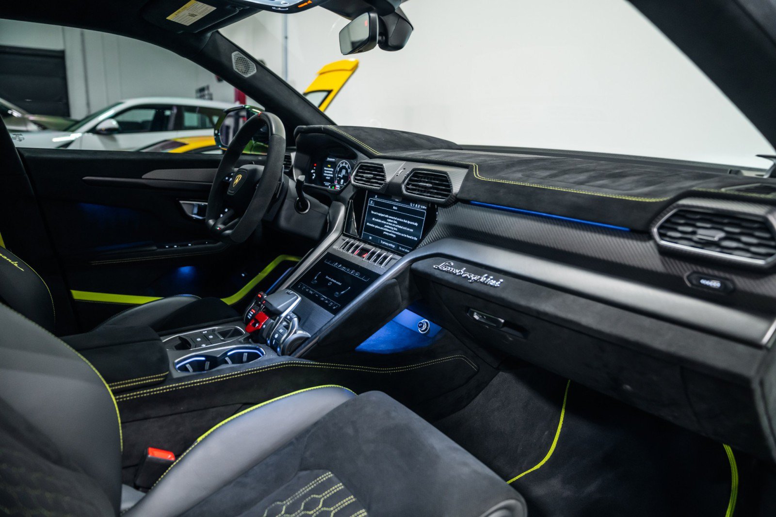 Used 2024 Lamborghini Urus Performante AWD/4WD image 13