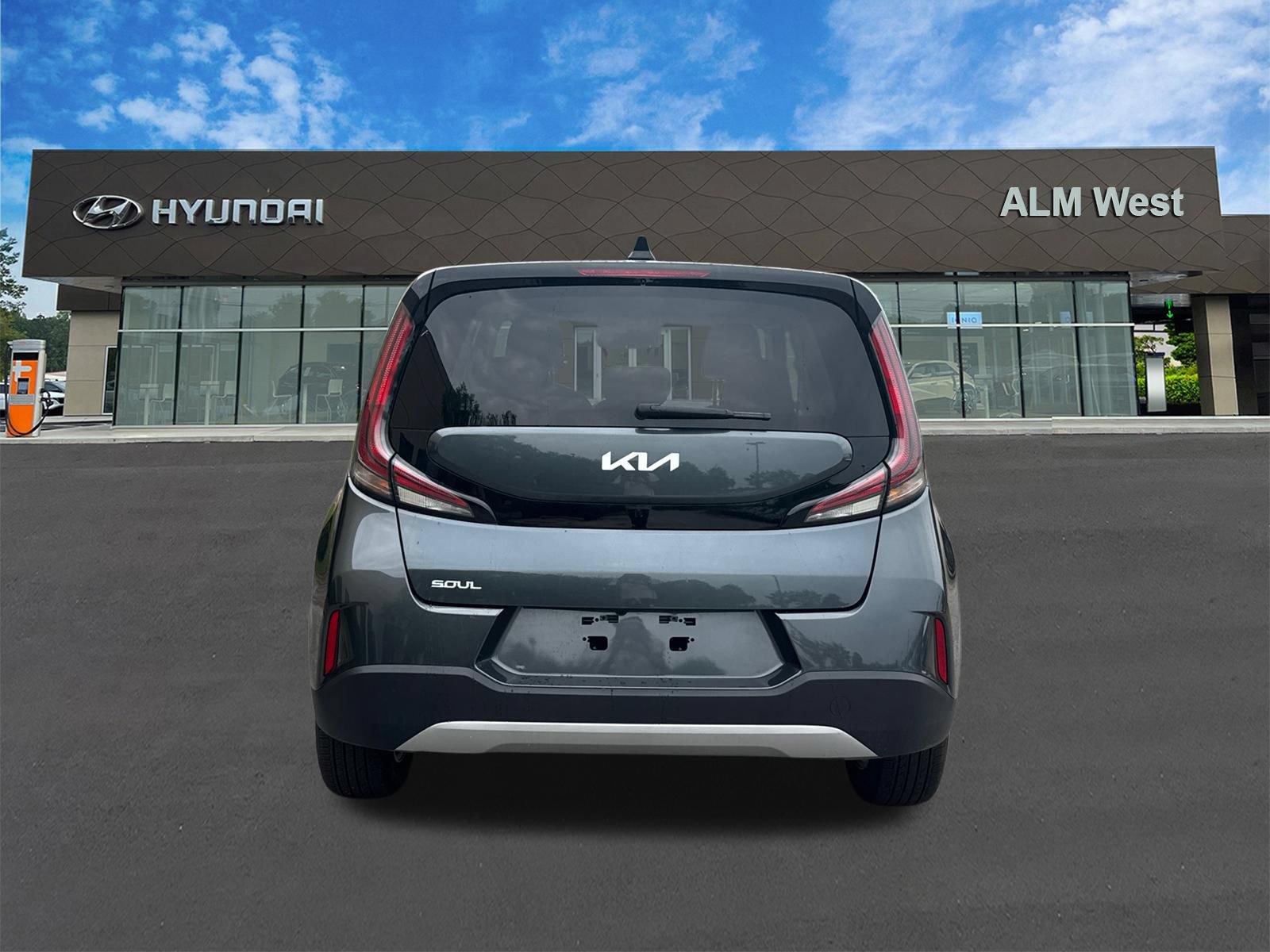 Used 2025 Kia Soul LX w/ LX Technology Package FWD image 6