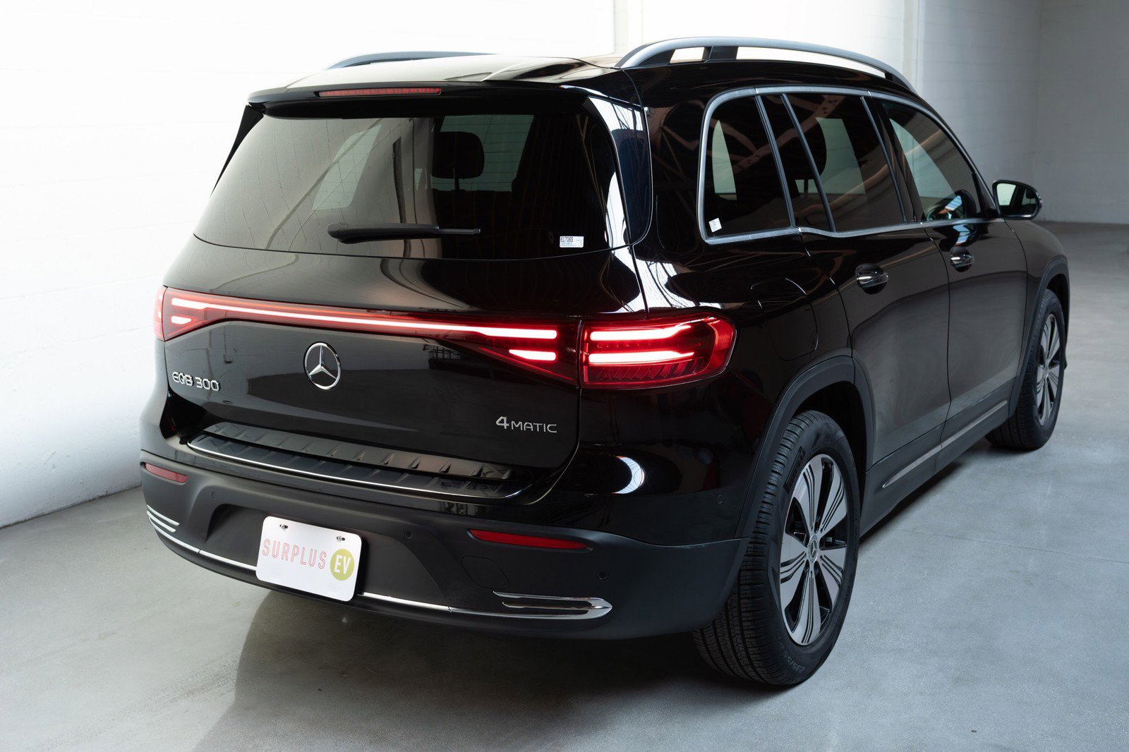 Used 2024 Mercedes-Benz EQB 300 4MATIC image 11