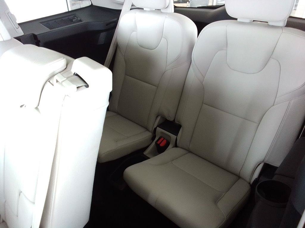 Used 2017 Volvo XC90 T6 Momentum w/ Vision Package AWD/4WD image 19