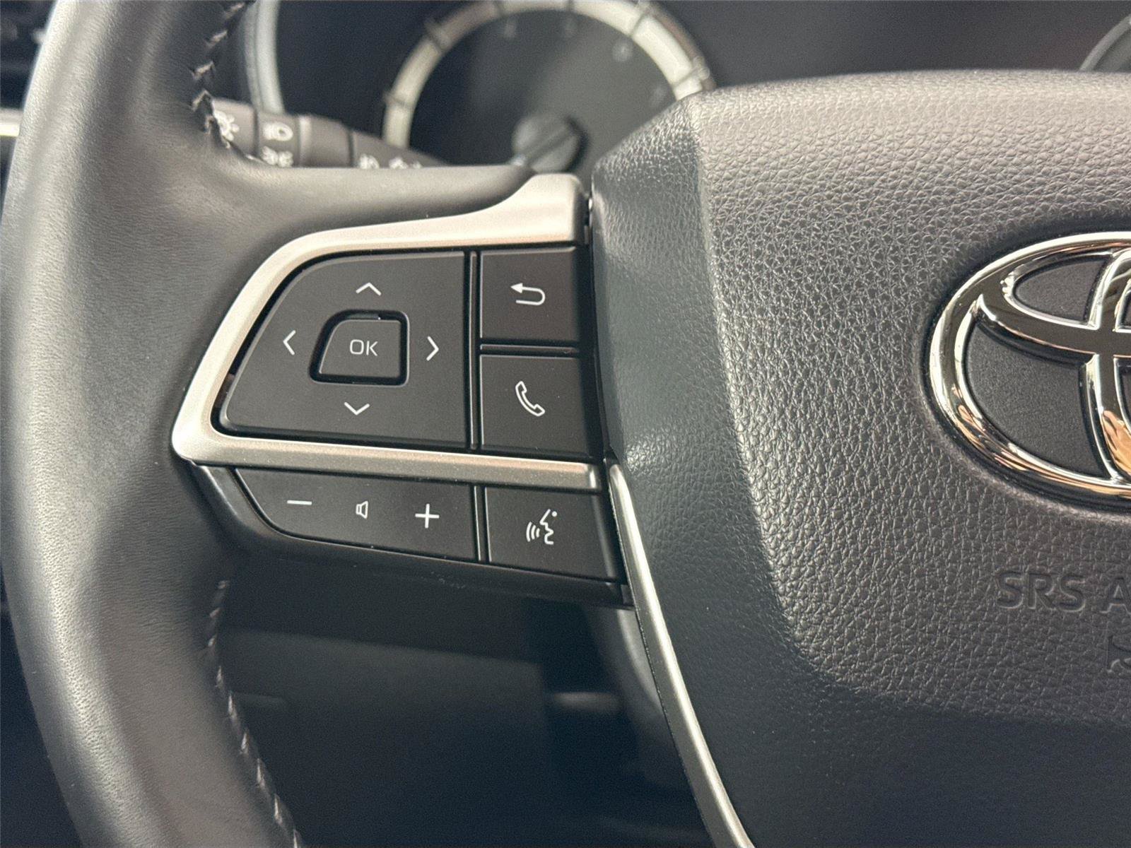 Used 2023 Toyota Highlander LE FWD image 17