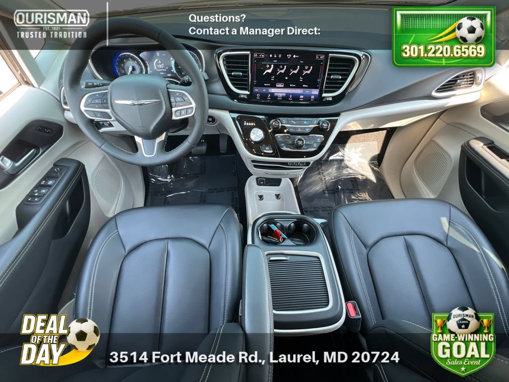 Used 2024 Chrysler Pacifica Touring-L FWD image 17