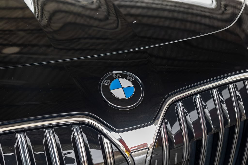 Used 2024 BMW 740i xDrive w/ Premium Package AWD/4WD image 15