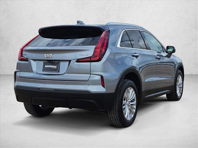 Used 2024 Cadillac XT4 Luxury w/ Cold Weather Package FWD image 5