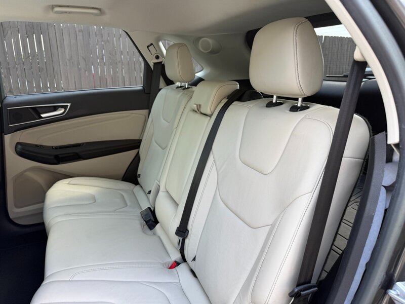Used 2016 Ford Edge Titanium w/ Technology Package AWD/4WD image 23