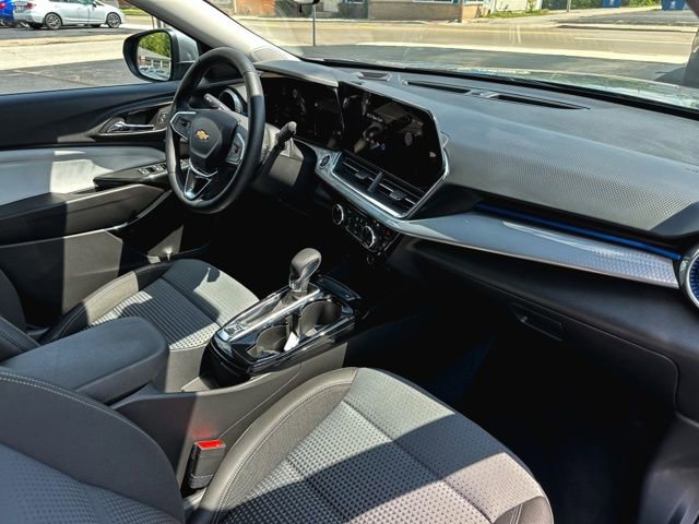 Used 2025 Chevrolet Trax LT w/ Driver Confidence Package FWD image 24