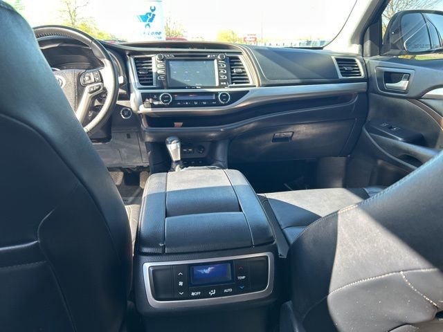 Used 2019 Toyota Highlander XLE image 14