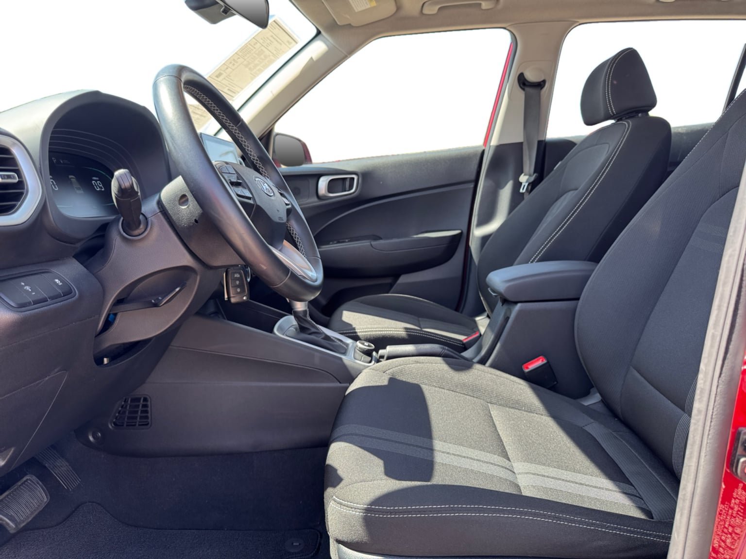 Used 2023 Hyundai Venue SEL FWD image 10