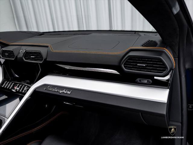 Used 2020 Lamborghini Urus AWD/4WD image 46