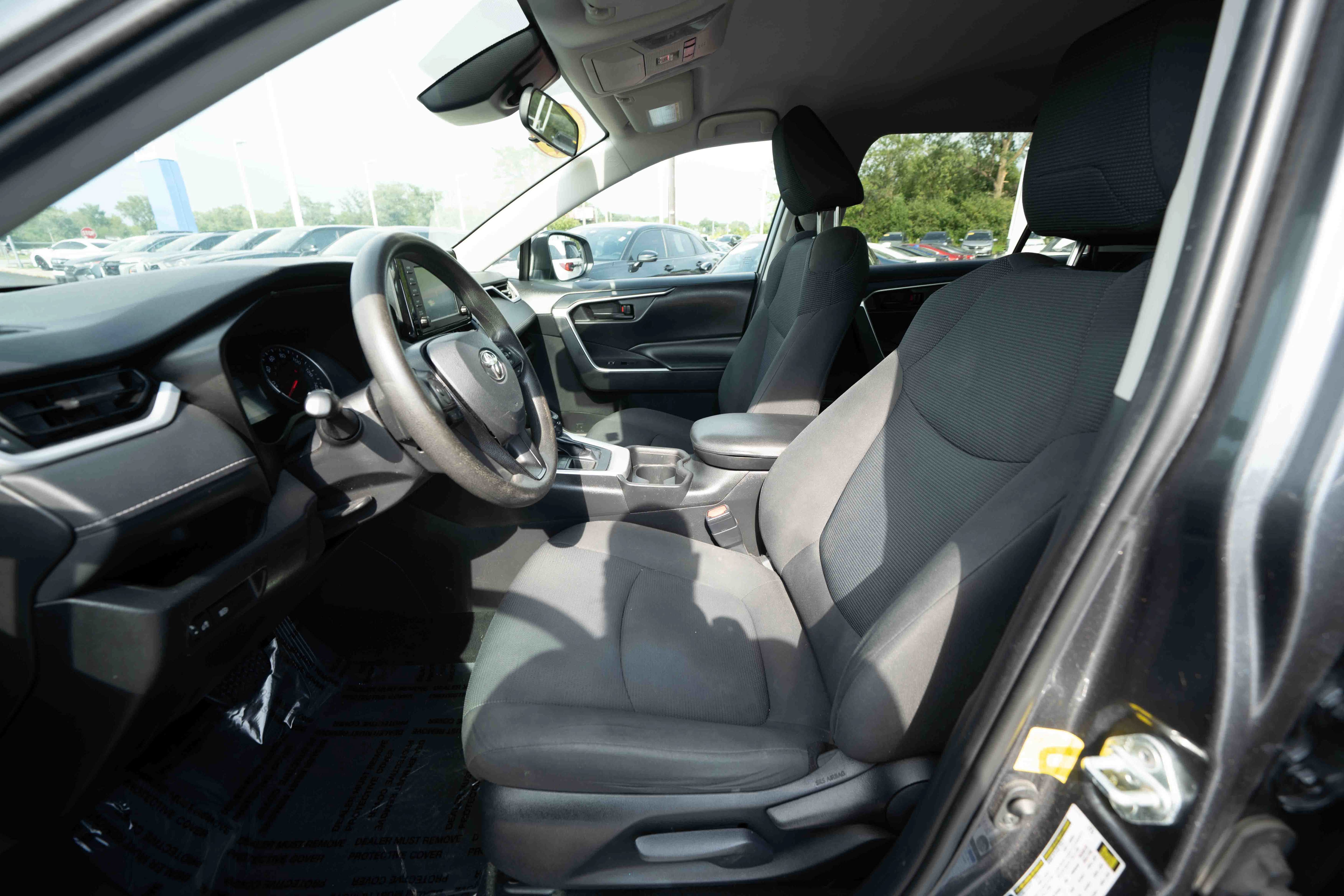 Used 2019 Toyota RAV4 LE AWD/4WD image 9