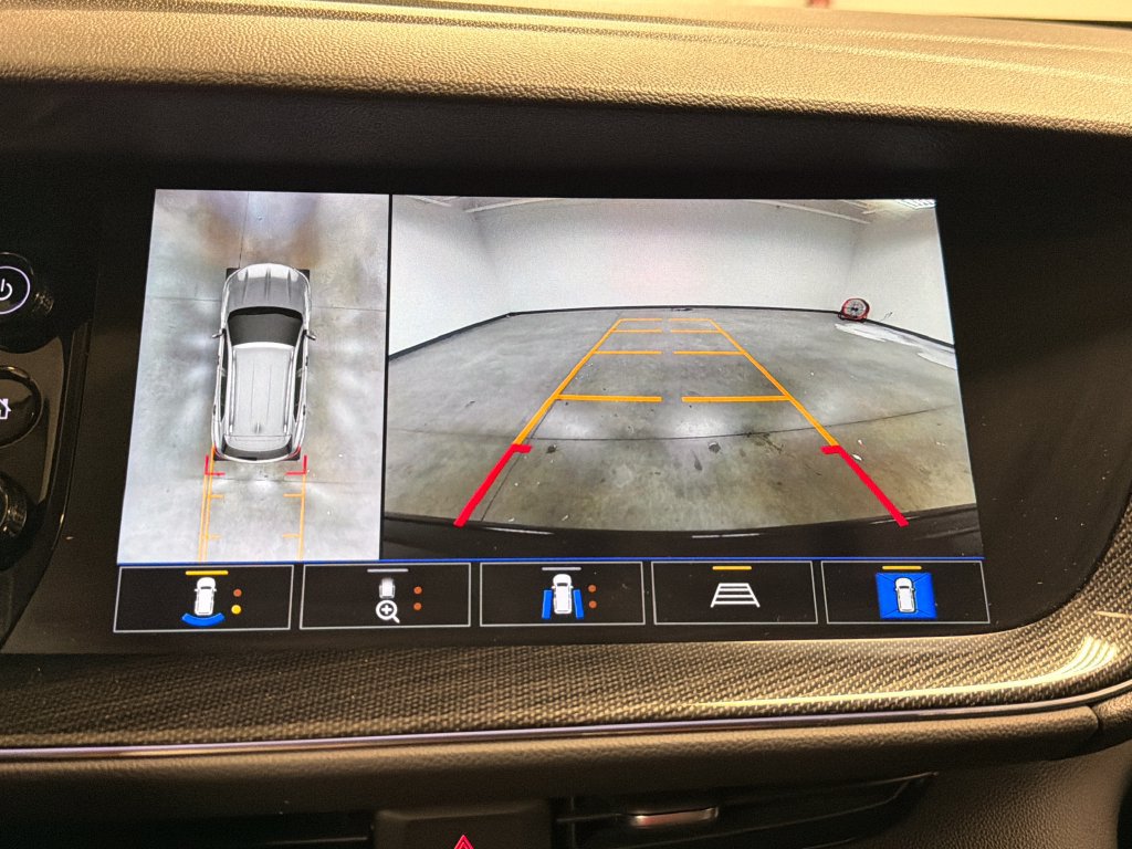 Used 2022 Buick Envision Essence w/ Technology Package I FWD image 38