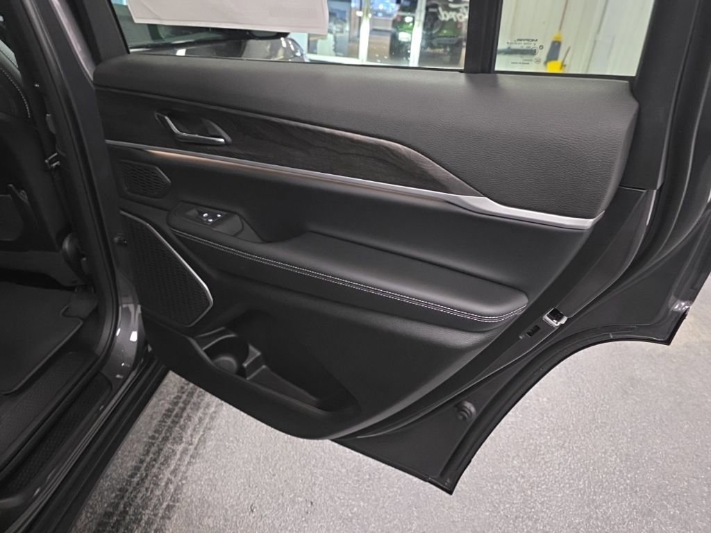 New 2026 Jeep Grand Cherokee L Limited w/ Limited Altitude Package image 30