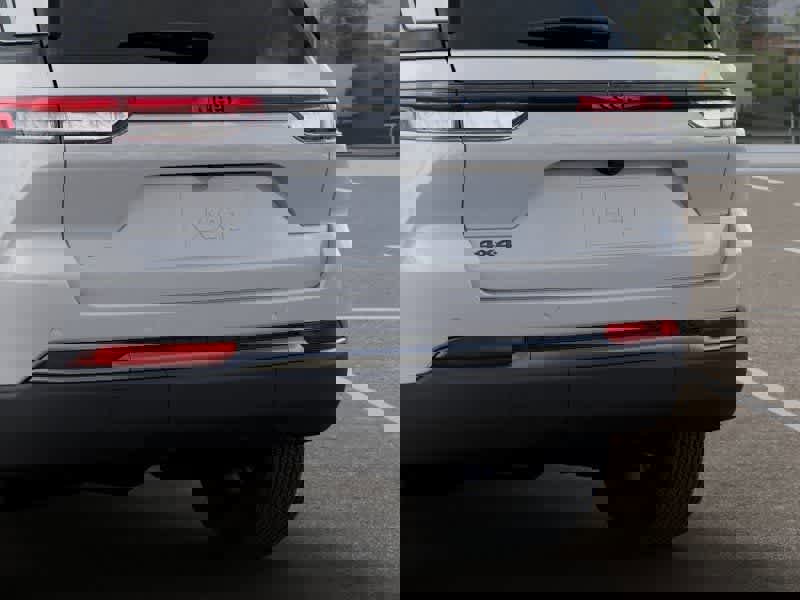 New 2026 Jeep Grand Cherokee Altitude image 13
