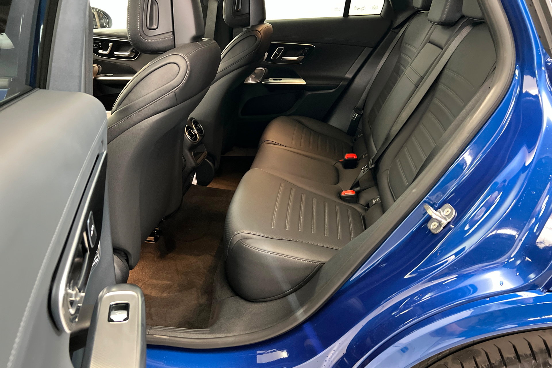 New 2027 Mercedes-Benz GLC 300 4MATIC image 21
