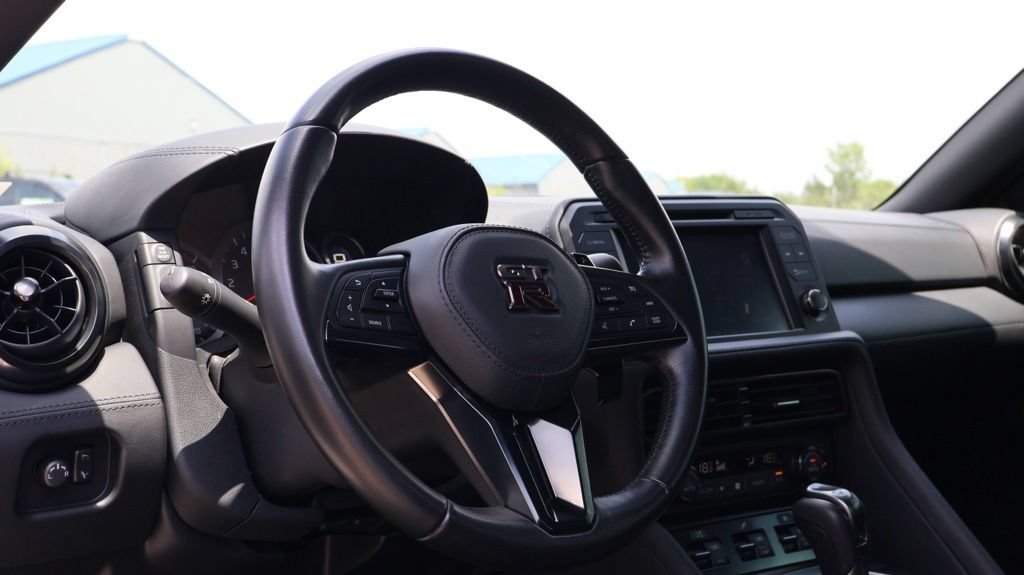 Used 2021 Nissan GT-R Premium AWD/4WD image 38