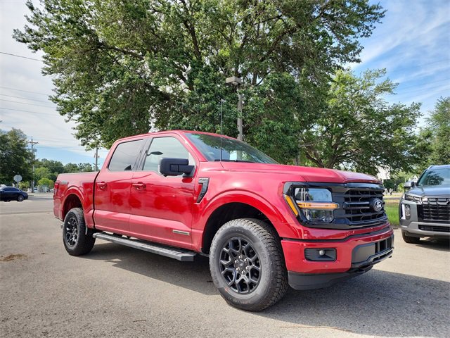 New 2025 Ford F150 XLT w/ Equipment Group 302A MID