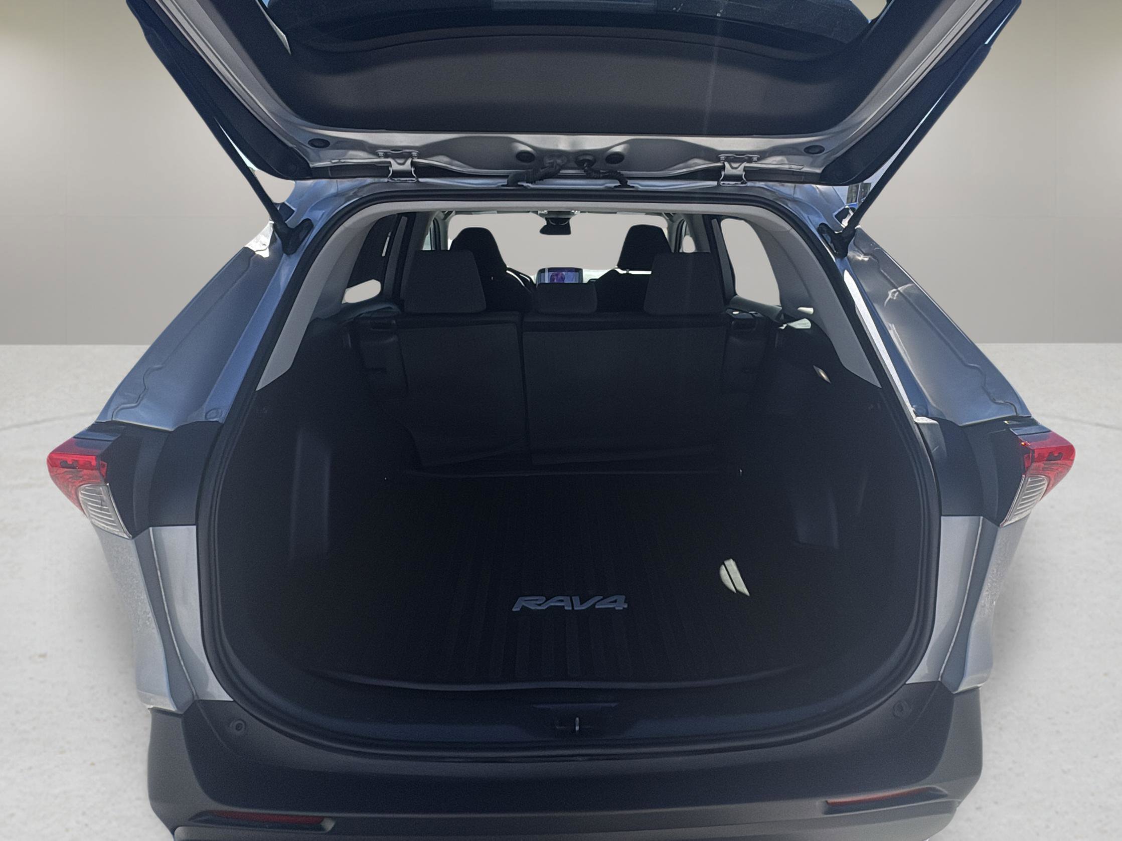 Used 2024 Toyota RAV4 LE image 29