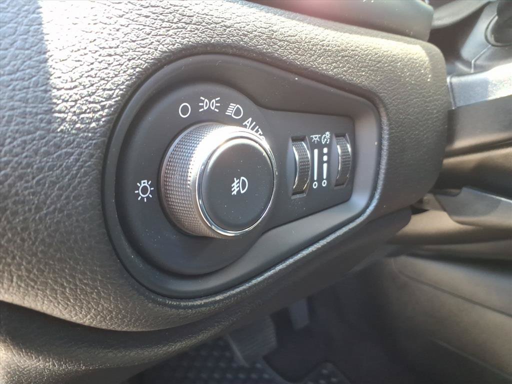 Used 2016 Jeep Renegade Trailhawk w/ Premium Trailhawk Package AWD/4WD image 21