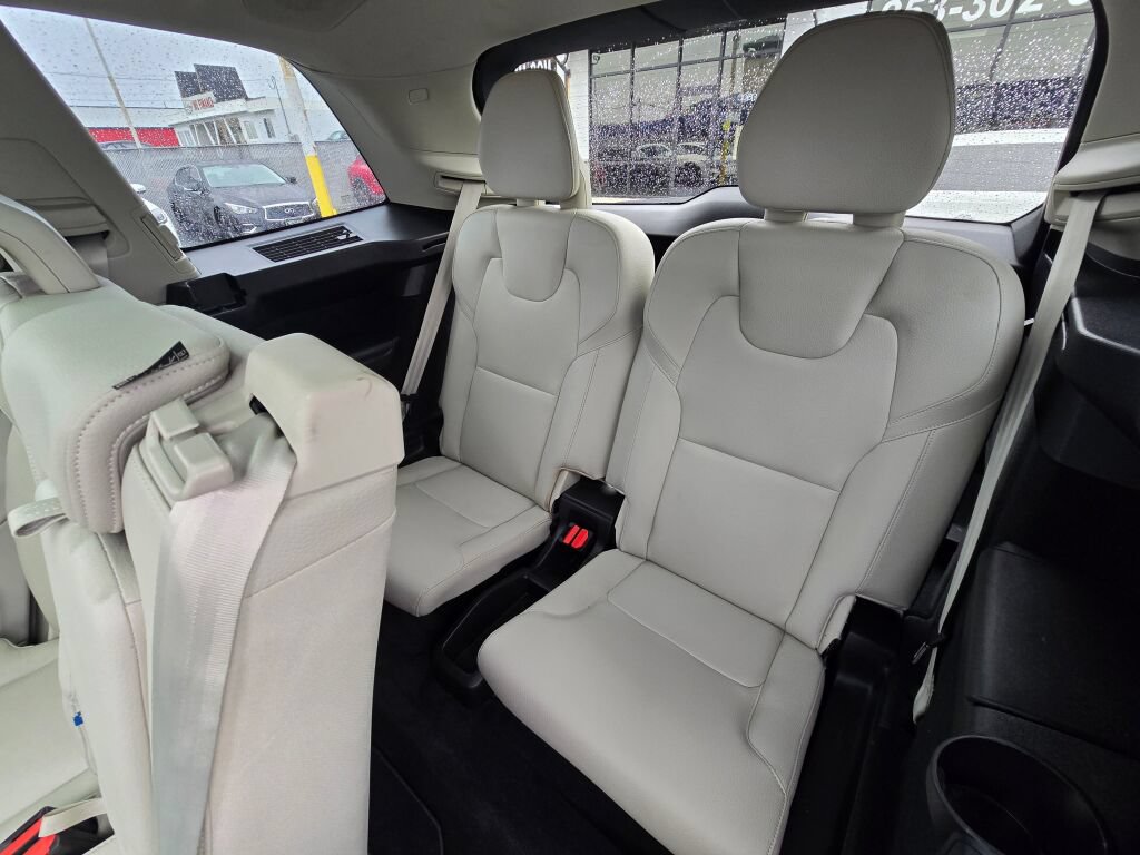 Used 2022 Volvo XC90 T5 Momentum w/ Advanced Package AWD/4WD image 17