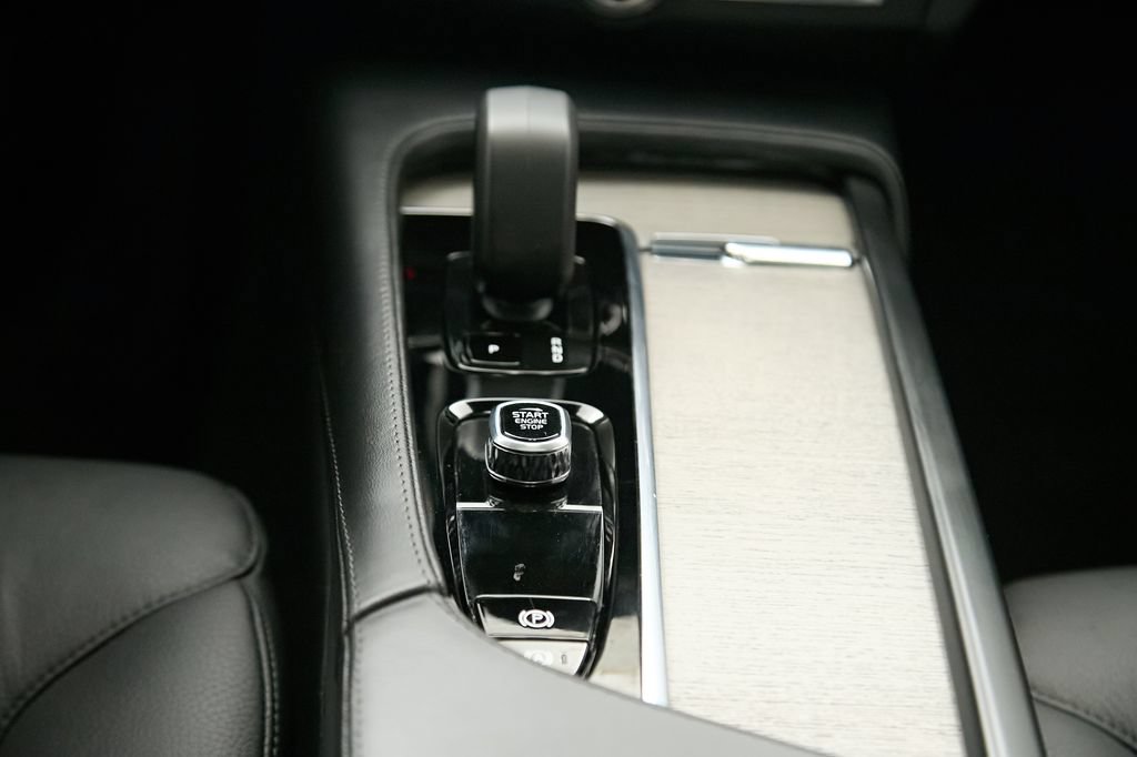 Certified 2025 Volvo V90 B6 Cross Country Plus AWD/4WD image 29