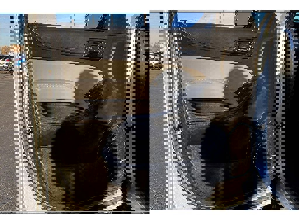 Used 2018 Chevrolet Suburban LT image 25