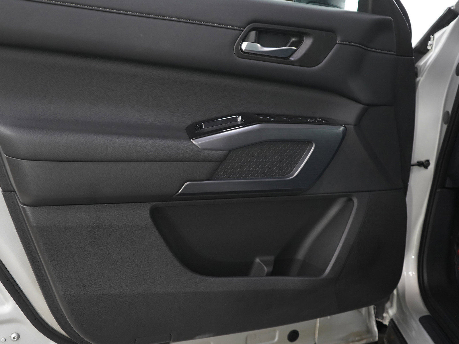 Used 2023 Nissan Pathfinder SL w/ SL Premium Package image 19